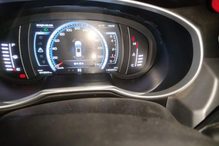 Used Geely Auto Emgrand X7 Sport 2016 1.8TD Automatic Smart Model Odometer Close Up