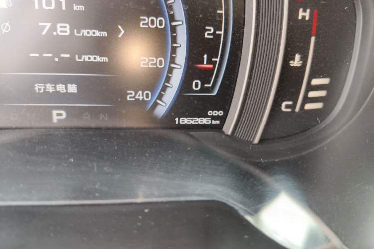 Used Geely Auto Emgrand X7 Sport 2016 1.8TD Automatic Smart Connectivity Version Odometer Close Up