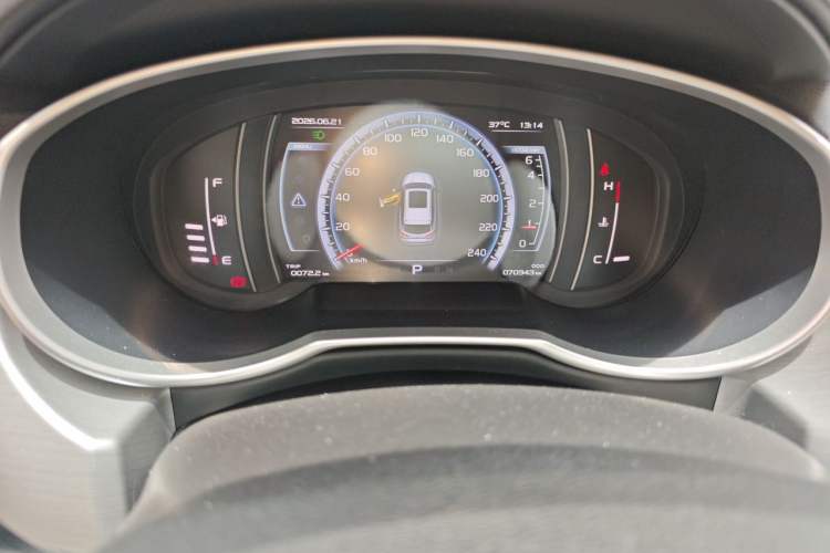 Used Geely Auto Emgrand X7 Sport 2016 1.8TD Automatic Smart Model Odometer Close Up