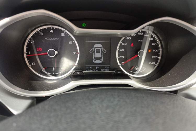 Used Geely Auto Emgrand X7 Sport 2016 1.8TD Automatic Smart Connectivity Version Odometer Close Up