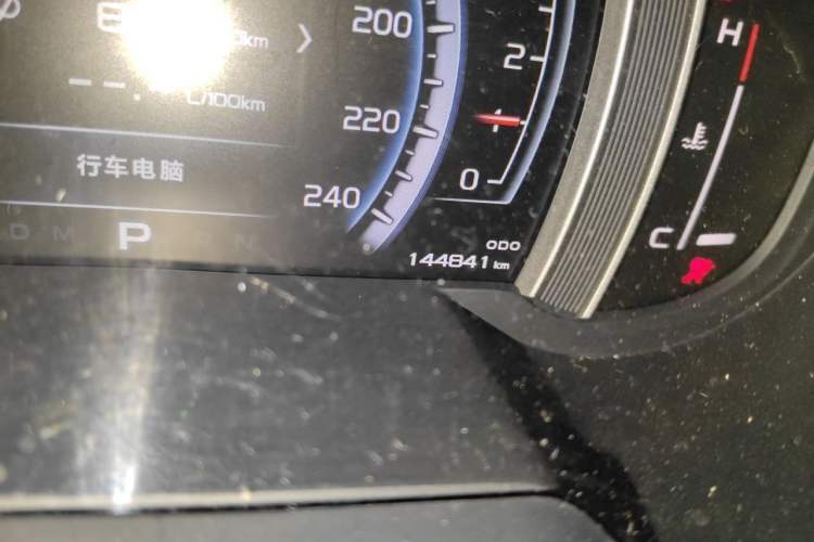 Used Geely Auto Emgrand X7 Sport 2016 1.8TD Automatic Smart Connectivity Version Odometer Close Up