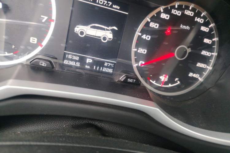 Used Geely Auto Emgrand X7 Sport 2016 1.8TD Automatic ZhiShang Model Odometer Close Up