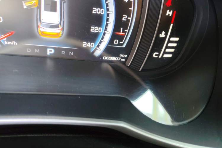 Used Geely Auto Emgrand X7 Sport 2016 1.8TD Automatic ZhiShang Model Odometer Close Up
