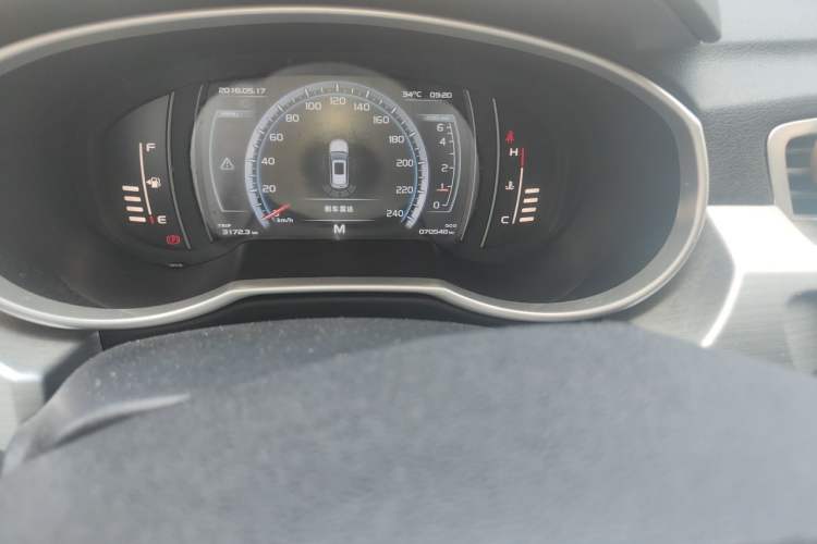 Used Geely Auto Emgrand X7 Sport 2016 2.0L Manual ZhiShang Version Odometer Close Up