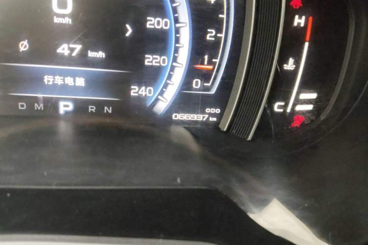 Used Geely Auto Emgrand X7 Sport 2016 1.8TD Automatic Smart Connectivity Version Odometer Close Up