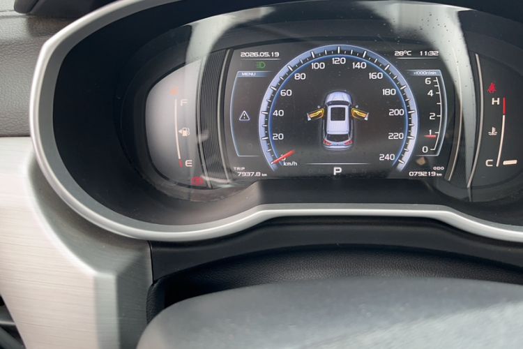 Used Geely Auto Emgrand X7 Sport 2016 1.8TD Automatic Smart Model Odometer Close Up