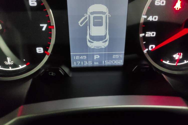 Used Geely Auto Emgrand X7 Sport 2016 1.8TD Automatic Smart Connectivity Version Odometer Close Up