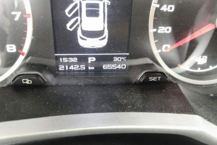Used Geely Auto Emgrand X7 Sport 2016 1.8TD Automatic ZhiShang Model Odometer Close Up