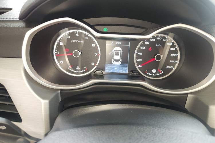 Used Geely Auto Emgrand X7 Sport 2016 1.8TD Automatic ZhiShang Model Odometer Close Up