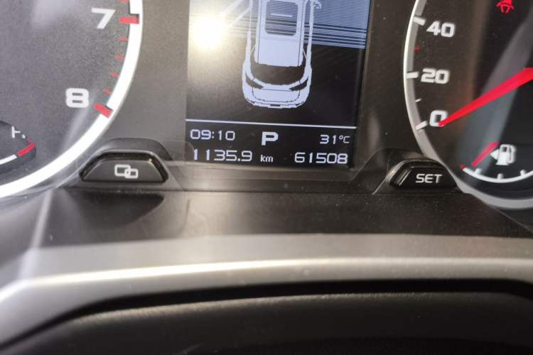 Used Geely Auto Emgrand X7 Sport 2016 1.8TD Automatic Smart Connectivity Version Odometer Close Up