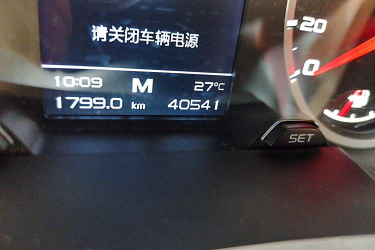 Used Geely Auto Emgrand X7 Sport 2016 2.0L Manual ZhiShang Version Odometer Close Up