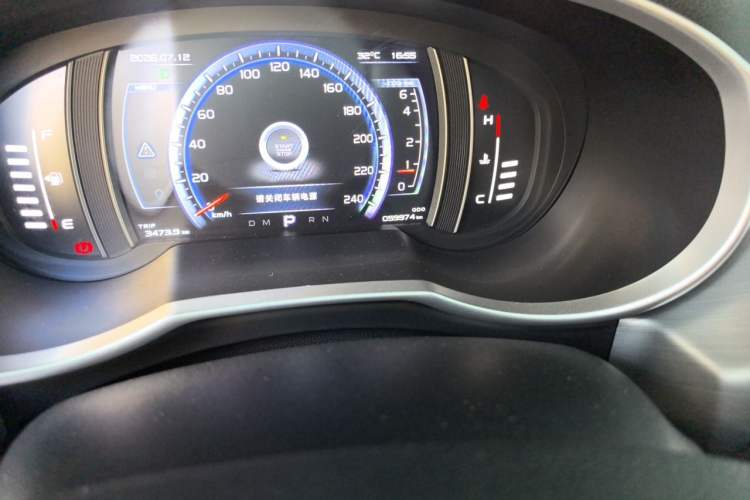 Used Geely Auto Emgrand X7 Sport 2016 1.8TD Automatic Smart Model Odometer Close Up