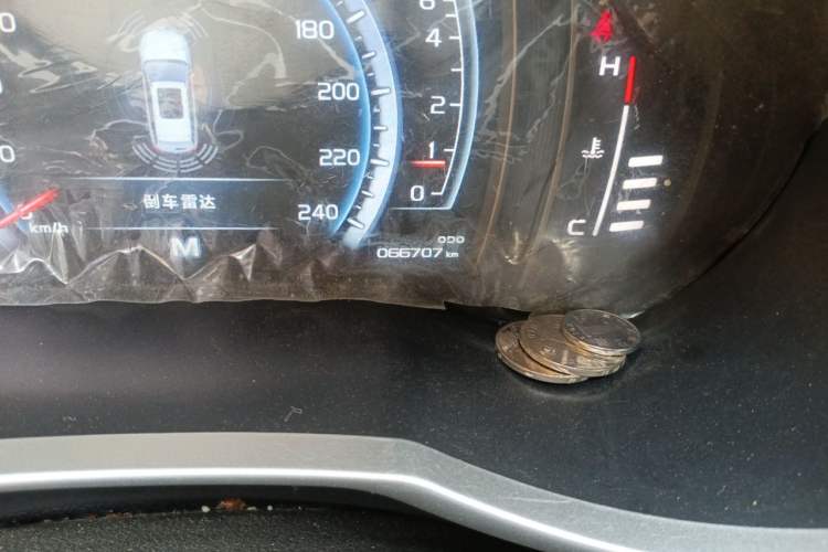 Used Geely Auto Emgrand X7 Sport 2016 2.0L Manual Smart Connect Version Odometer Close Up