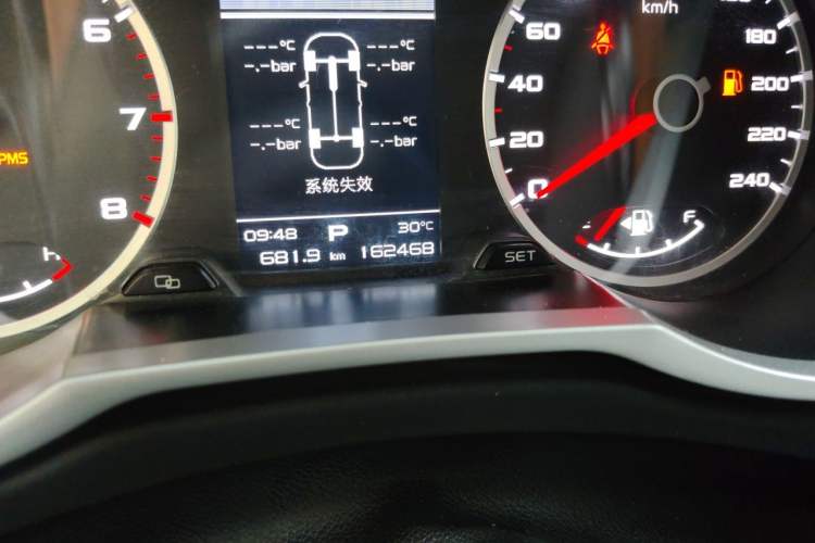 Used Geely Auto Emgrand X7 Sport 2016 1.8TD Automatic ZhiShang Model Odometer Close Up