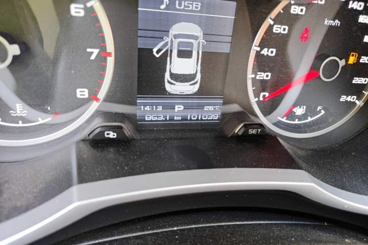 Used Geely Auto Emgrand X7 Sport 2016 1.8TD Automatic ZhiShang Model Odometer Close Up