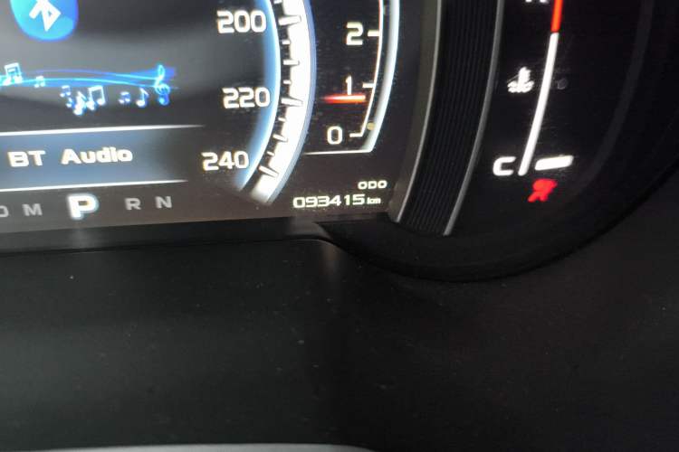 Used Geely Auto Emgrand X7 Sport 2016 1.8TD Automatic ZhiZun Version Odometer Close Up