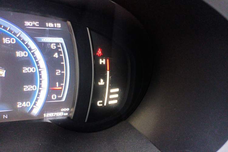 Used Geely Auto Emgrand X7 Sport 2016 1.8TD Automatic ZhiZun Version Odometer Close Up