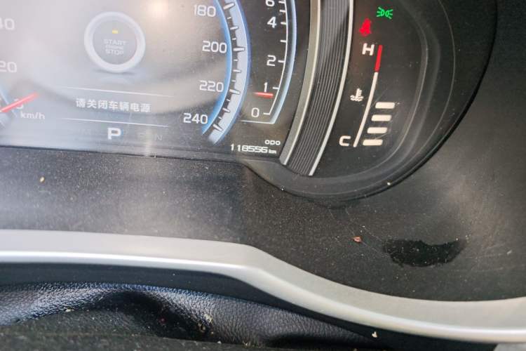 Used Geely Auto Emgrand X7 Sport 2016 1.8TD Automatic Smart Model Odometer Close Up