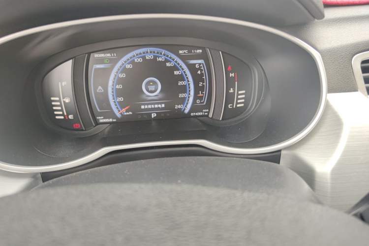 Used Geely Auto Emgrand X7 Sport 2016 1.8TD Automatic ZhiShang Model Odometer Close Up