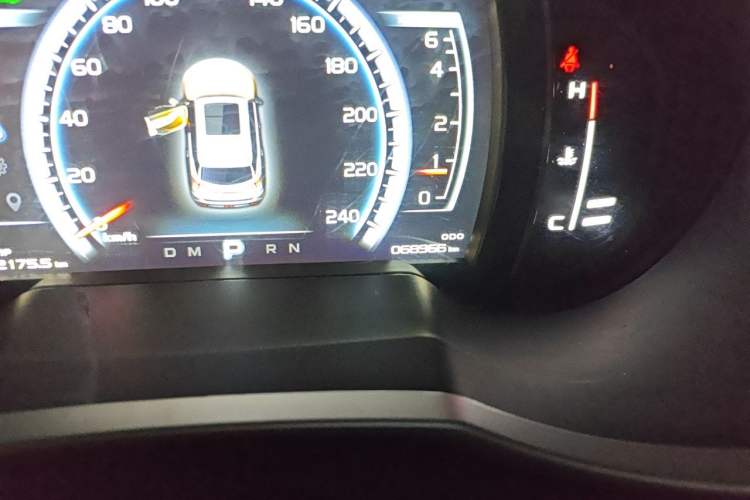 Used Geely Auto Emgrand X7 Sport 2016 1.8TD Automatic Smart Model Odometer Close Up