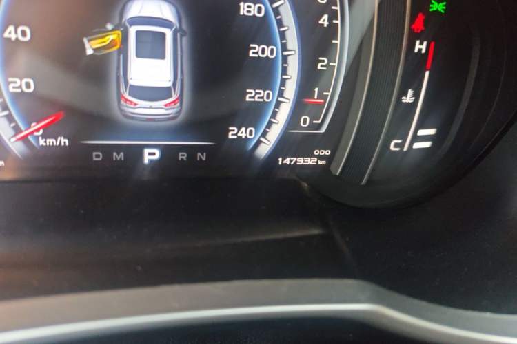 Used Geely Auto Emgrand X7 Sport 2016 1.8TD Automatic Smart Model Odometer Close Up
