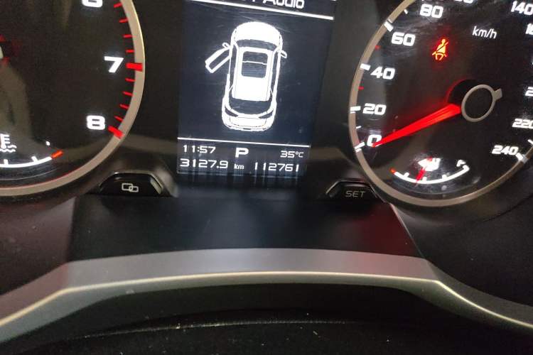 Used Geely Auto Emgrand X7 Sport 2016 1.8TD Automatic Smart Connectivity Version Odometer Close Up