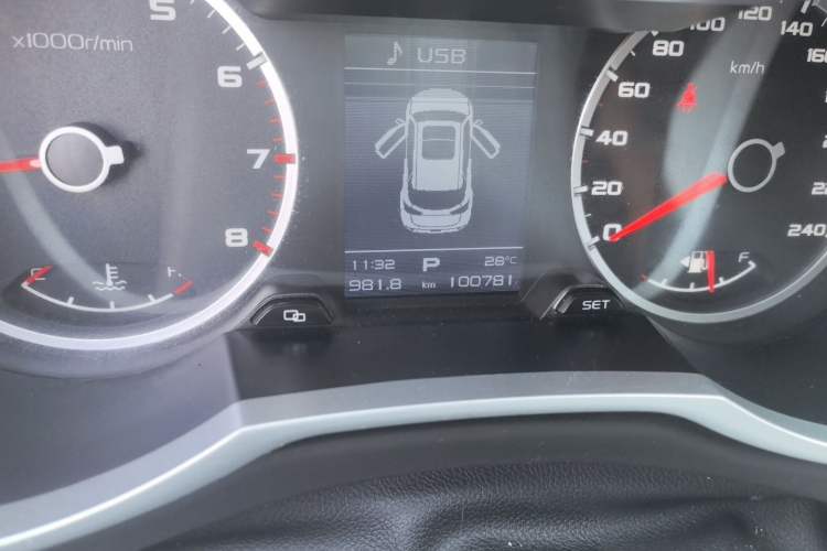 Used Geely Auto Emgrand X7 Sport 2016 1.8TD Automatic ZhiShang Model Odometer Close Up