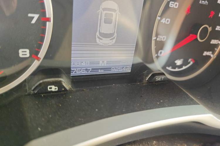 Used Geely Auto Emgrand X7 Sport 2016 2.0L Manual ZhiShang Version Odometer Close Up