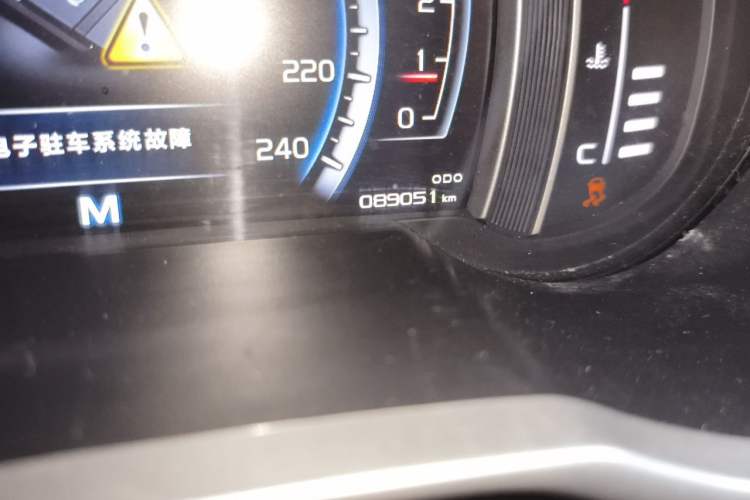 Used Geely Auto Emgrand X7 Sport 2016 2.0L Manual Smart Connect Version Odometer Close Up