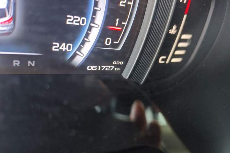 Used Geely Auto Emgrand X7 Sport 2016 1.8TD Automatic ZhiZun Version Odometer Close Up