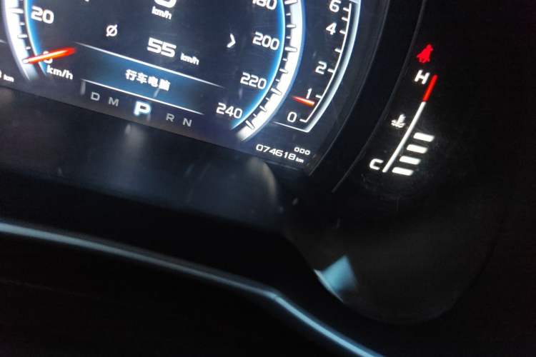 Used Geely Auto Emgrand X7 Sport 2016 1.8TD Automatic ZhiZun Version Odometer Close Up