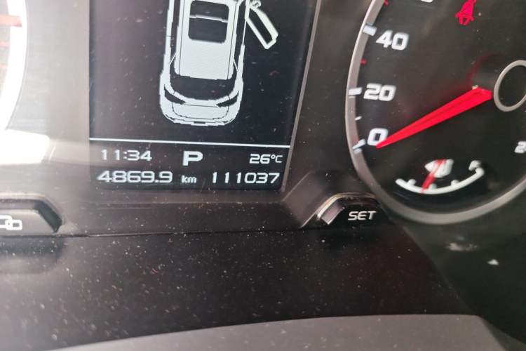 Used Geely Auto Emgrand X7 Sport 2016 1.8TD Automatic Smart Connectivity Version Odometer Close Up