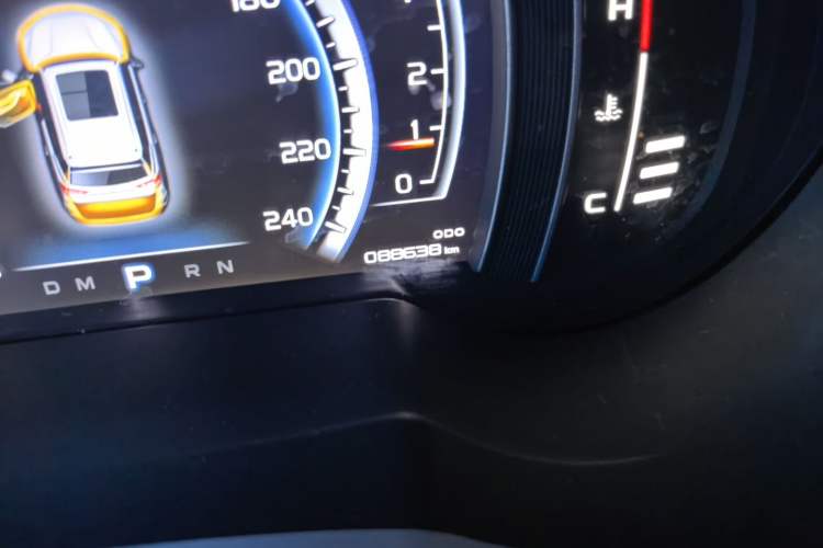 Used Geely Auto Emgrand X7 Sport 2016 1.8TD Automatic All-Wheel Drive Smart Version Odometer Close Up