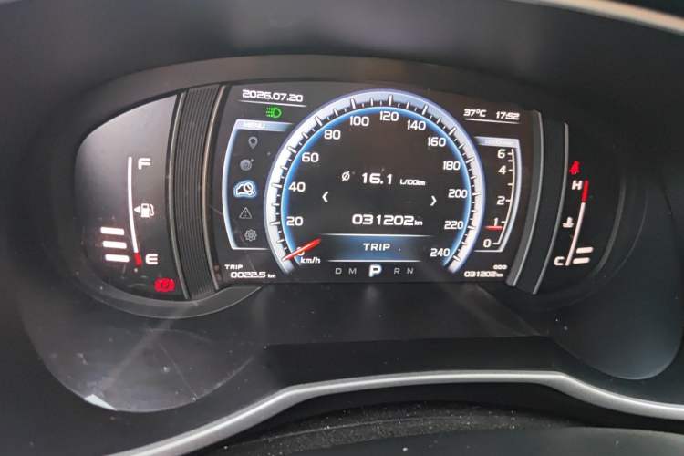 Used Geely Auto Emgrand X7 Sport 2016 1.8TD Automatic ZhiShang Model Odometer Close Up