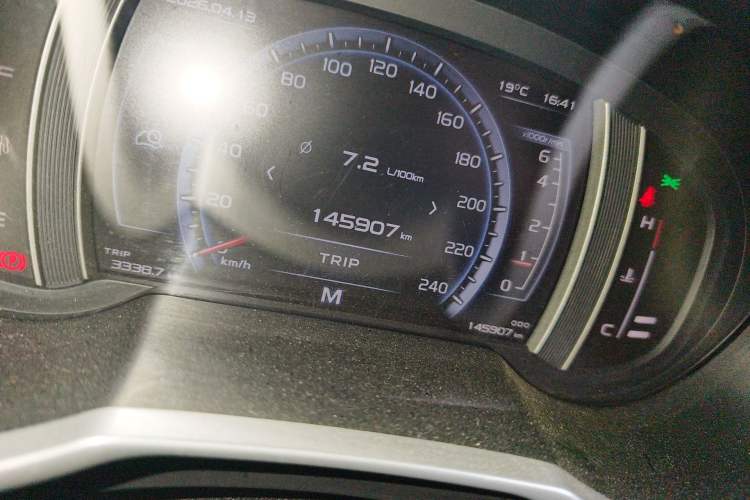 Used Geely Auto Emgrand X7 Sport 2016 2.0L Manual Smart Connect Version Odometer Close Up