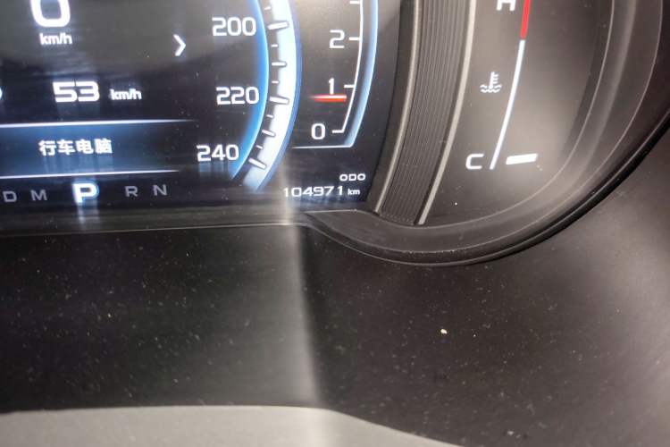Used Geely Auto Emgrand X7 Sport 2016 1.8TD Automatic Smart Model Odometer Close Up