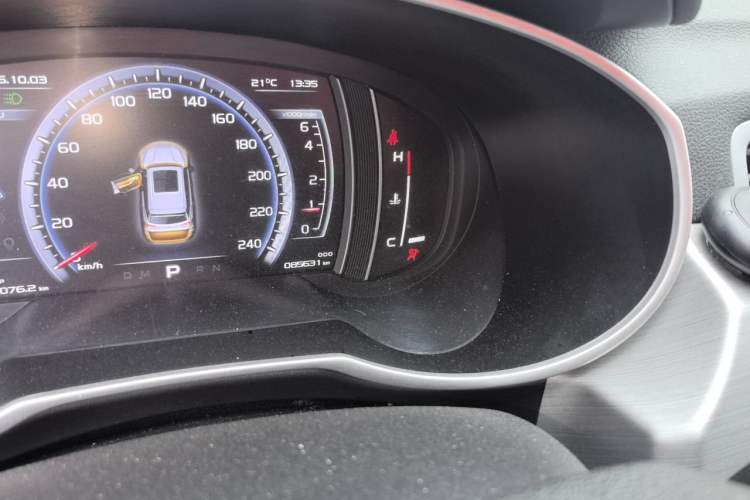 Used Geely Auto Emgrand X7 Sport 2016 1.8TD Automatic Smart Model Odometer Close Up