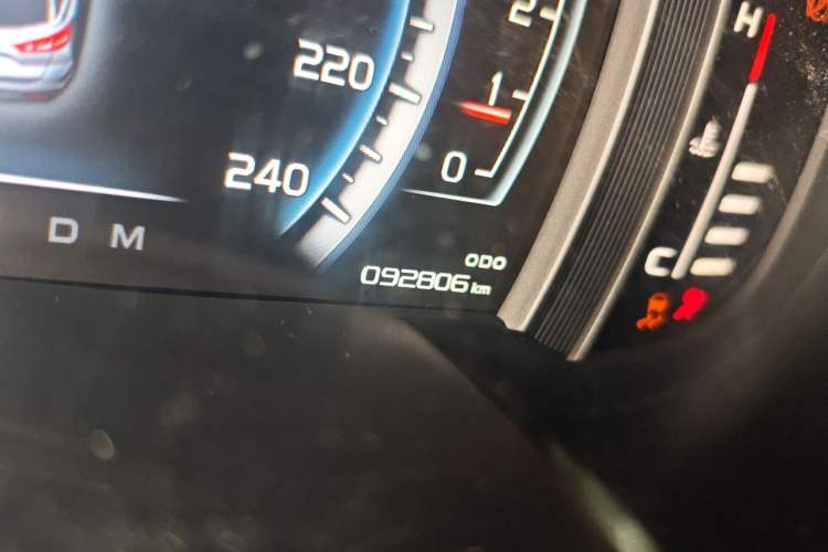 Used Geely Auto Emgrand X7 Sport 2016 1.8TD Automatic ZhiShang Model Odometer Close Up