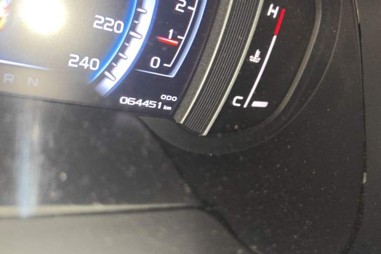 Used Geely Auto Emgrand X7 Sport 2016 1.8TD Automatic Smart Connectivity Version Odometer Close Up
