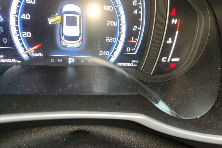 Used Geely Auto Emgrand X7 Sport 2016 1.8TD Automatic Smart Model Odometer Close Up