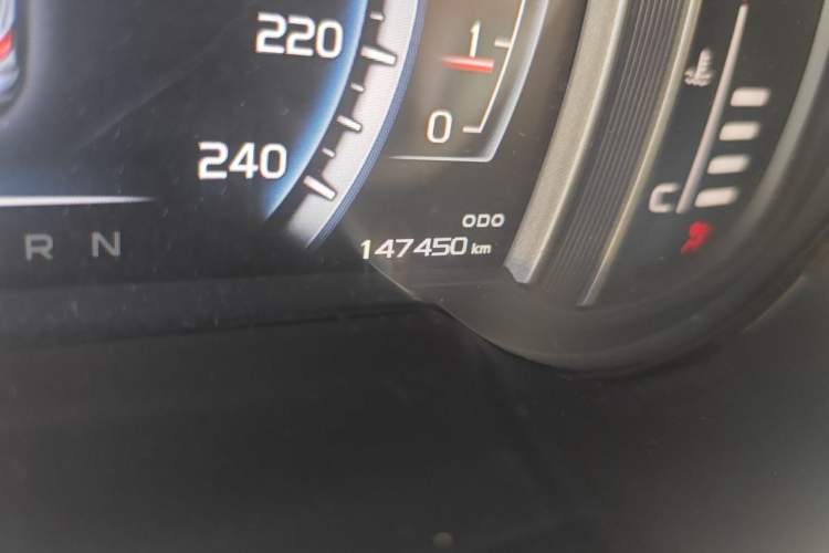 Used Geely Auto Emgrand X7 Sport 2016 1.8TD Automatic ZhiZun Version Odometer Close Up