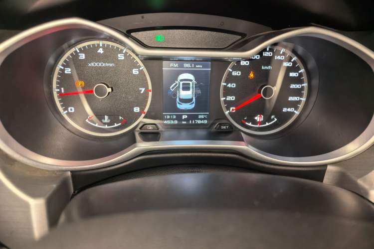 Used Geely Auto Emgrand X7 Sport 2016 1.8TD Automatic ZhiShang Model Odometer Close Up