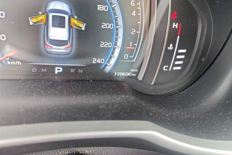 Used Geely Auto Emgrand X7 Sport 2016 1.8TD Automatic Smart Model Odometer Close Up