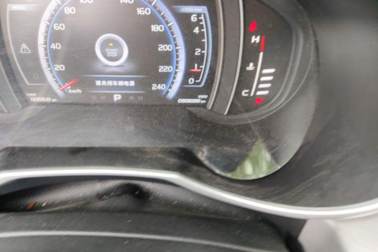 Used Geely Auto Emgrand X7 Sport 2016 1.8TD Automatic Smart Model Odometer Close Up