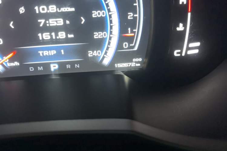 Used Geely Auto Emgrand X7 Sport 2016 1.8TD Automatic Smart Model Odometer Close Up