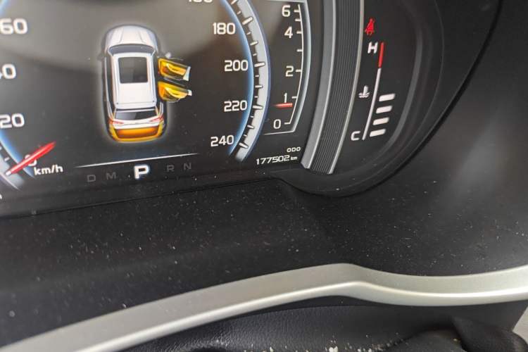 Used Geely Auto Emgrand X7 Sport 2016 1.8TD Automatic Smart Model Odometer Close Up