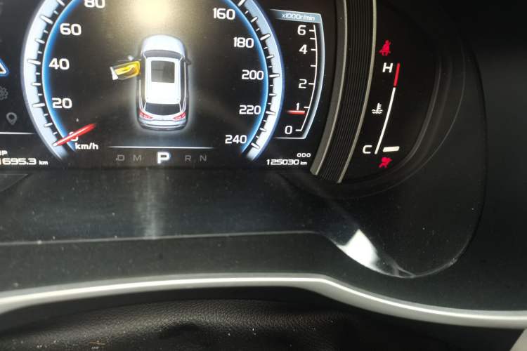 Used Geely Auto Emgrand X7 Sport 2016 1.8TD Automatic Smart Model Odometer Close Up