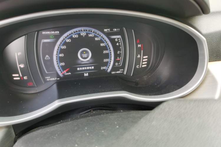 Used Geely Auto Emgrand X7 Sport 2016 2.0L Manual ZhiShang Version Odometer Close Up