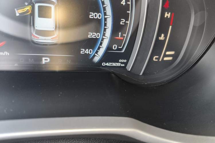 Used Geely Auto Emgrand X7 Sport 2016 1.8TD Automatic Smart Model Odometer Close Up