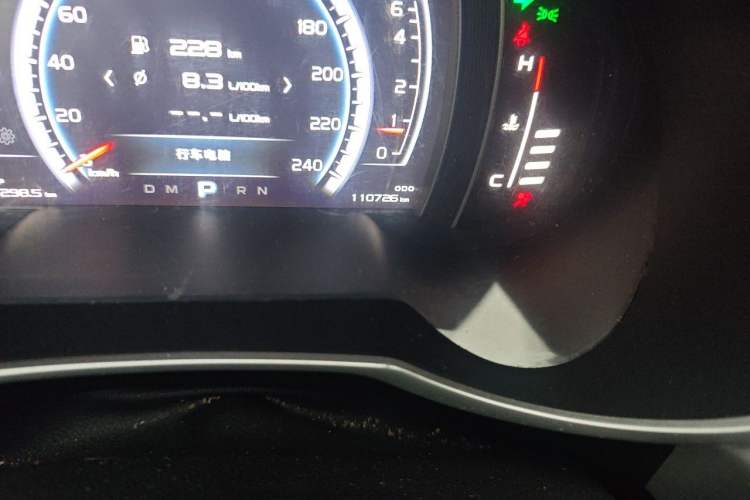 Used Geely Auto Emgrand X7 Sport 2016 1.8TD Automatic Smart Connectivity Version Odometer Close Up